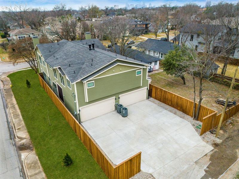 Exterior details and patio area of a home in , Dallas (Image 4).