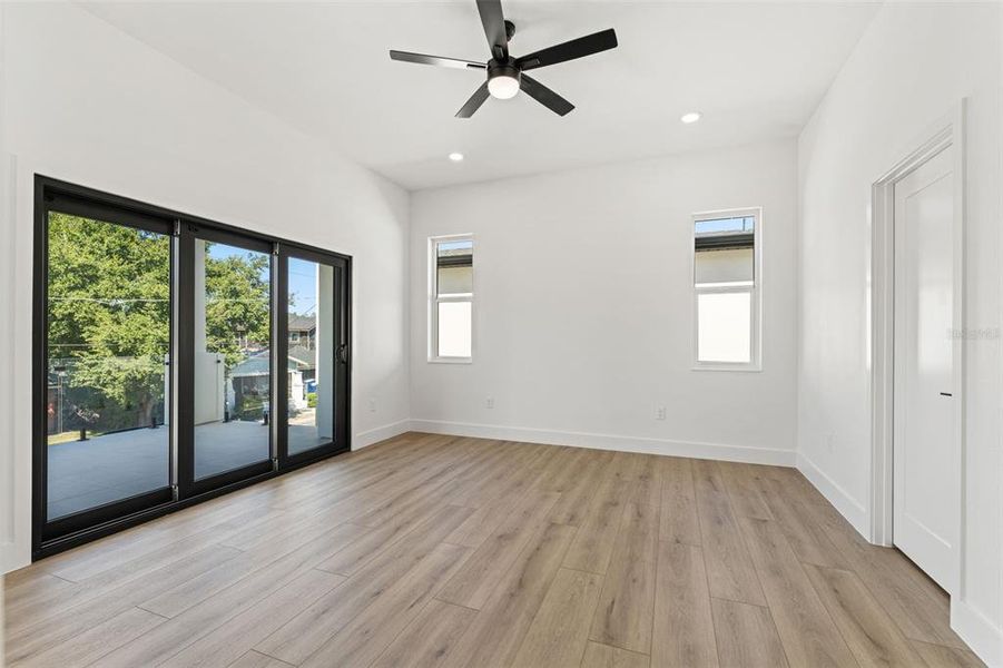 Spacious, unfurnished interior of a new home in , Tampa (Image 19).