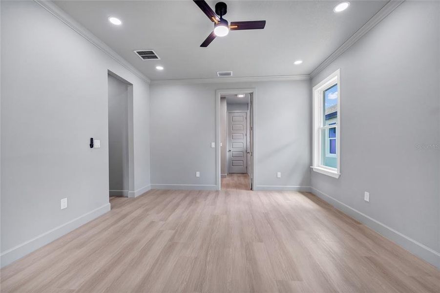 Spacious, unfurnished interior of a new home in , Orlando (Image 33).
