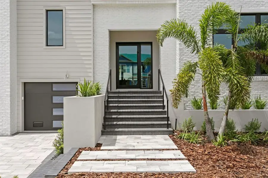 Exterior details and patio area of a home in , Tampa (Image 3).