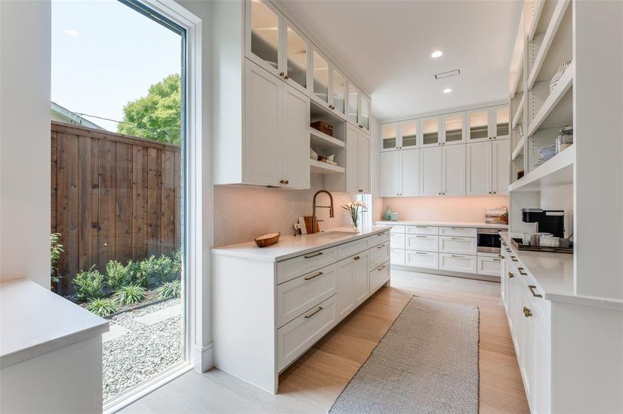 Furnished interior view inside a new home in , Dallas (Image 10).