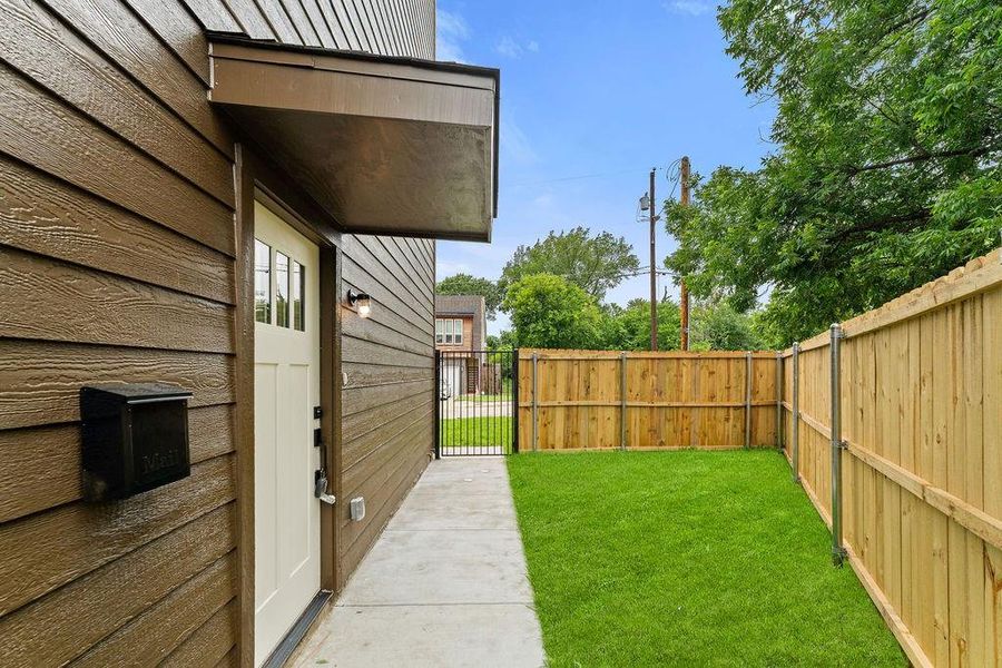 Exterior details and patio area of a home in , Dallas (Image 3).