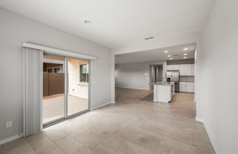 Spacious, unfurnished interior of a new home in El Cidro, Goodyear (Image 23).