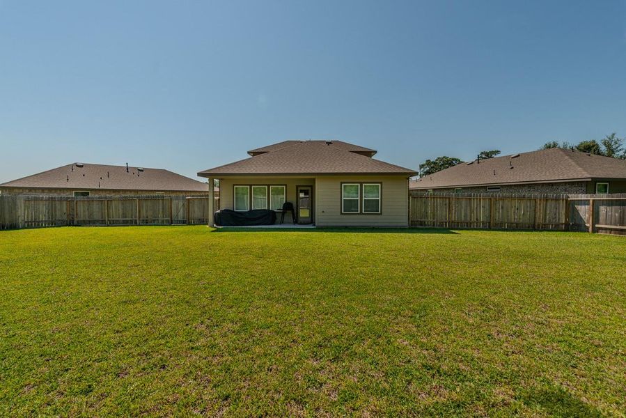 Exterior details and patio area of a home in , Beaumont (Image 2).