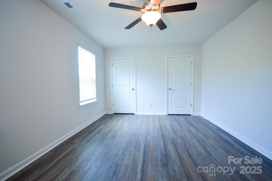 Spacious, unfurnished interior of a new home in Aberdeen Place, Asheville (Image 14).