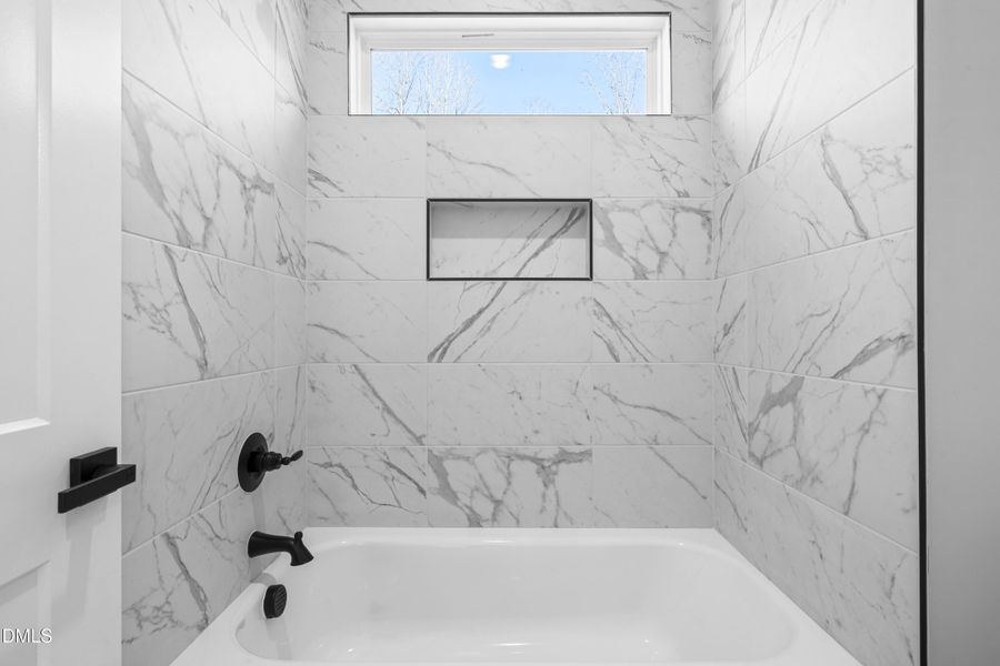 Second Full Bathroom - DSC04785