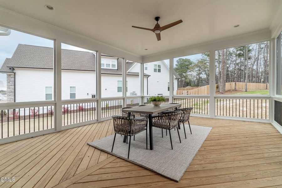 401_STABLE_VALLEY_INTERIOR_39