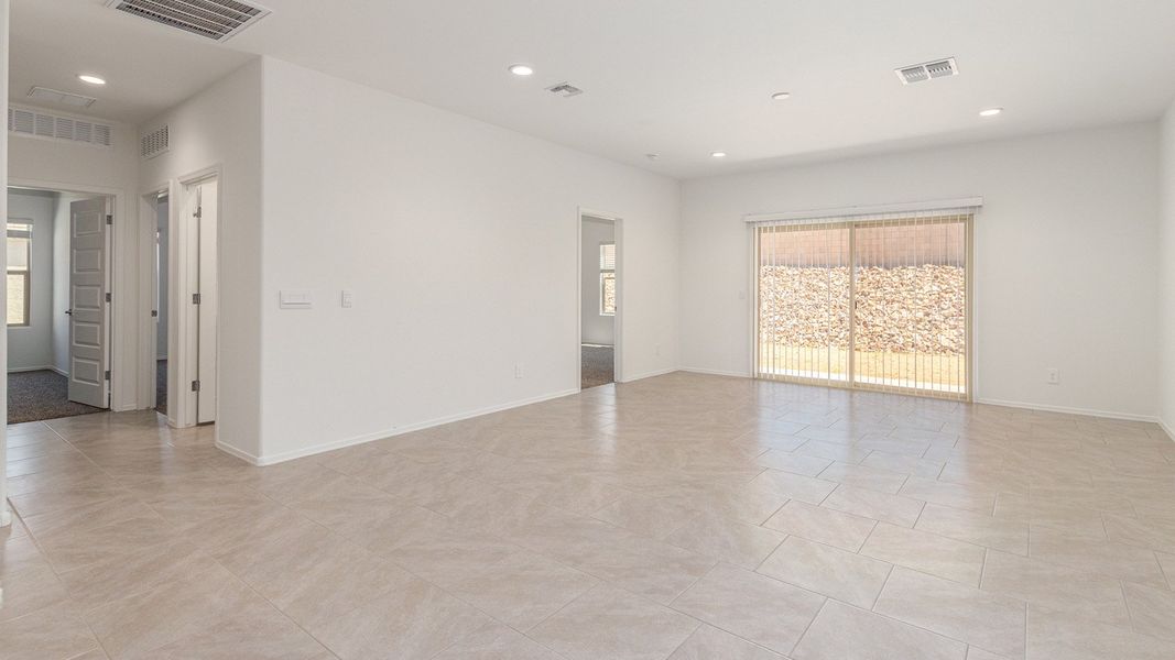 Spacious, unfurnished interior of a new home in Sycamore Vista, Vail (Image 15).