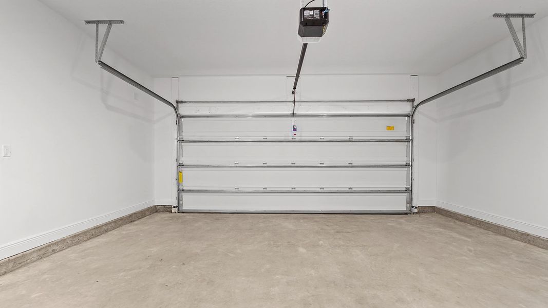 Spacious, unfurnished interior of a new home in Owl's Head Farms, Freeport (Image 30).