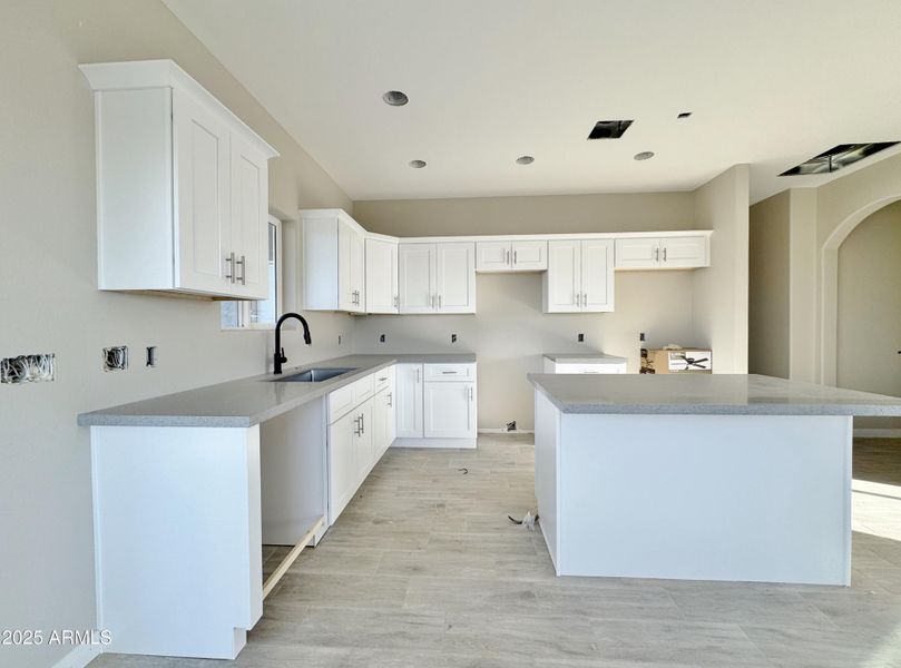 Kitchen Island/breakfast bar