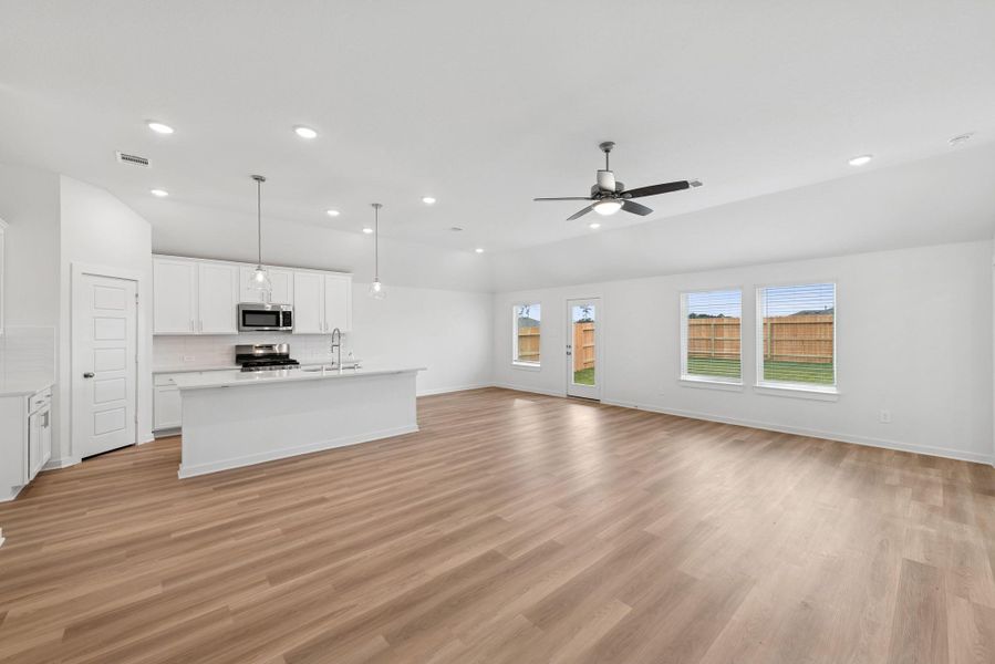Spacious, unfurnished interior of a new home in Moran Ranch, Willis (Image 19).