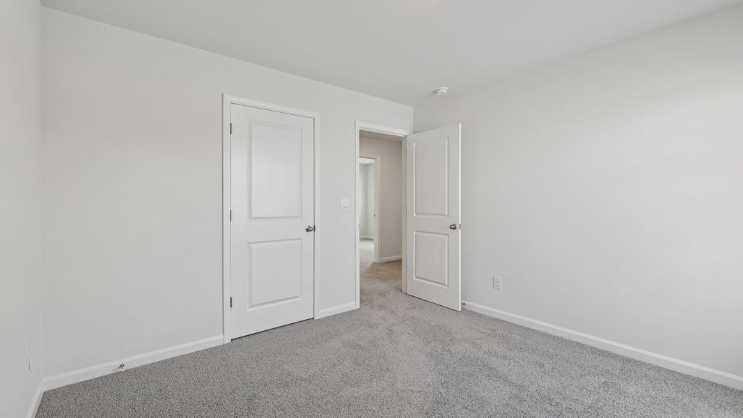 Spacious, unfurnished interior of a new home in Cloverdale Hills, Piedmont (Image 25).