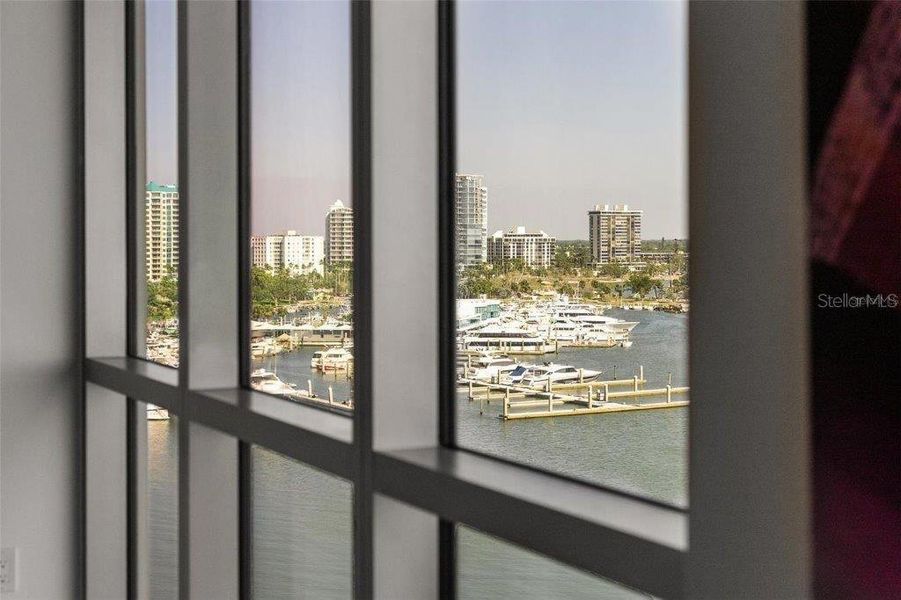 Condo located in Sarasota, FL showcasing its design and architecture (Image 30).