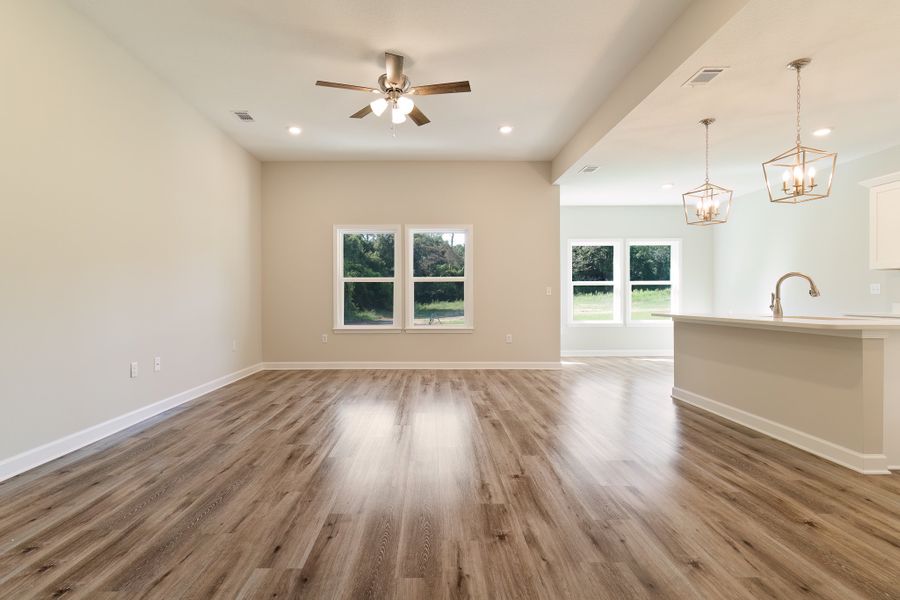 Representative unfurnished interior of a home built from the Maybell III by CJL Homes in McCarthy Estates, Defuniak Springs (Image 26).