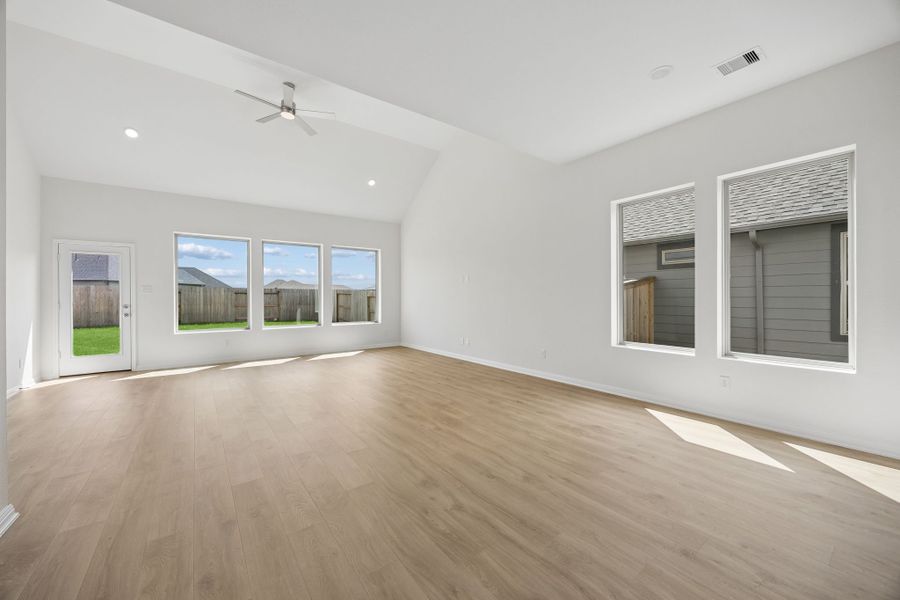 Spacious, unfurnished interior of a new home in Riviera Pines, Huffman (Image 17).