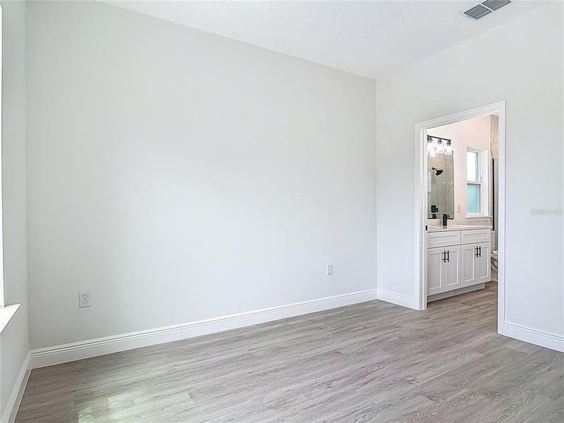 Spacious, unfurnished interior of a new home in , Sanford (Image 27).