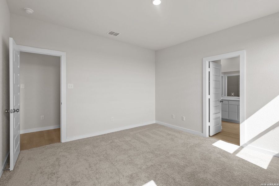 Spacious, unfurnished interior of a new home in Hiddenbrooke, Seguin (Image 28).