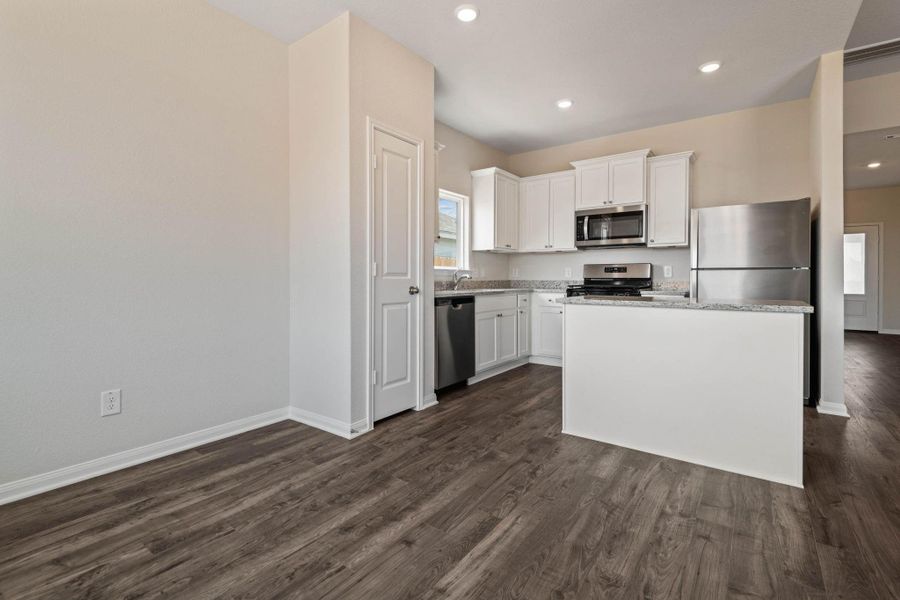 Spacious, unfurnished interior of a new home in Trails at Cochran Ranch, Waller (Image 14).