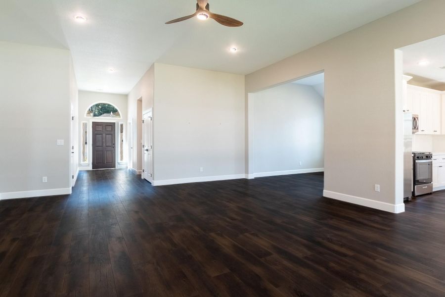 Spacious, unfurnished interior of a new home in , Huntsville (Image 18).