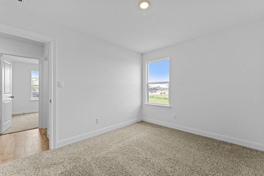 Spacious, unfurnished interior of a new home in Railhead, Cedar Creek (Image 17).