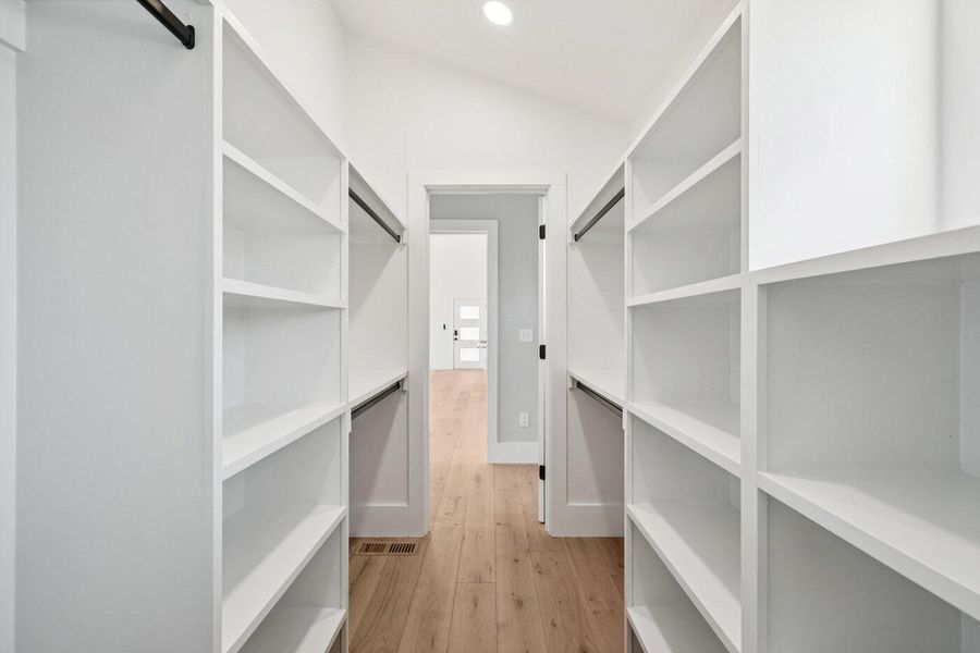 Spacious, unfurnished interior of a new home in , Charleston (Image 84).