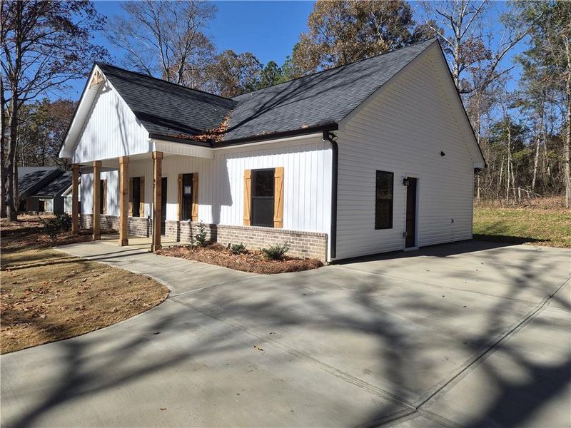Exterior details and patio area of a home in , Dallas (Image 11).