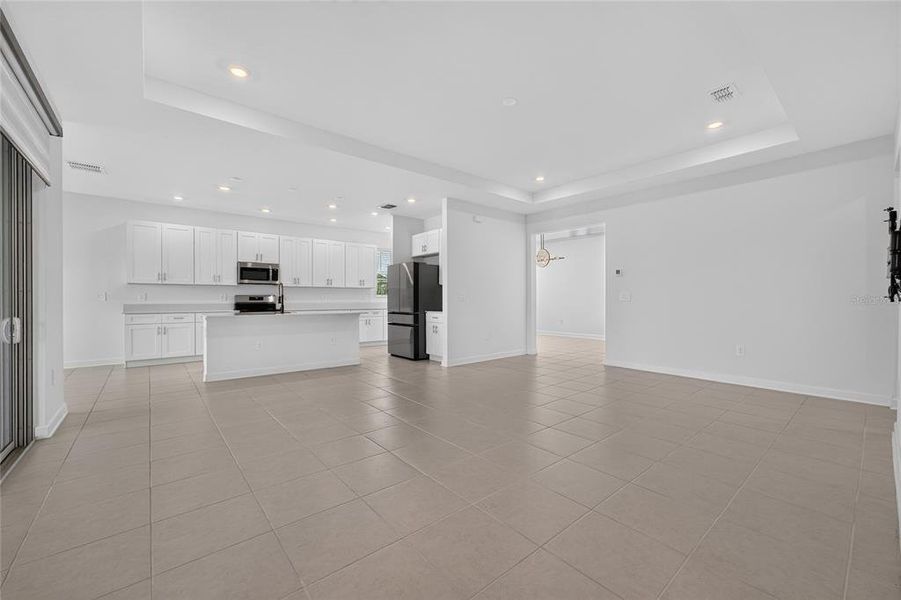 Spacious, unfurnished interior of a new home in , Apopka (Image 23).