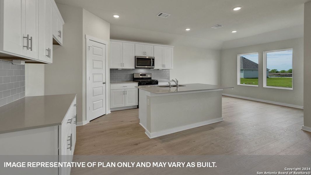 Furnished interior view inside a new home in Sonoma Oaks, Fredericksburg (Image 10).
