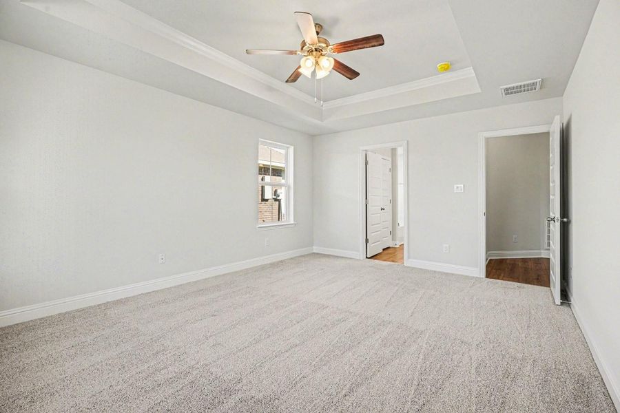 Spacious, unfurnished interior of a new home in Greystone, Angleton (Image 8).