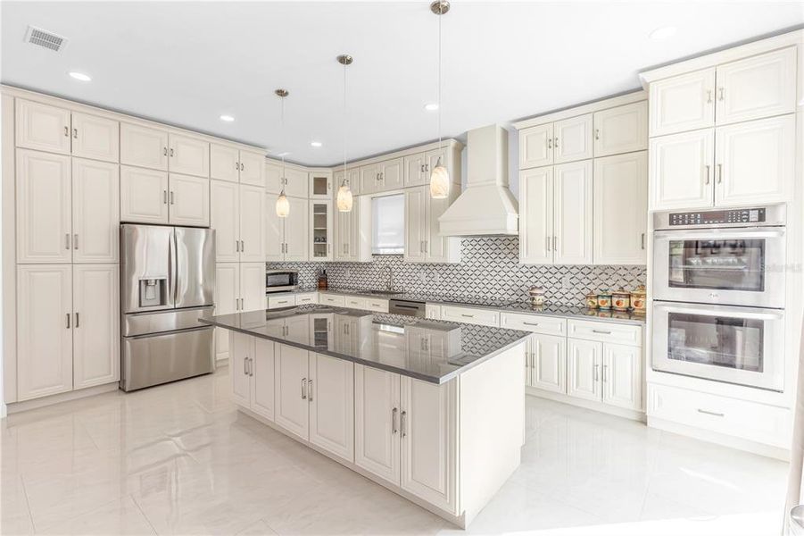 Furnished interior view inside a new home in , Orlando (Image 31).