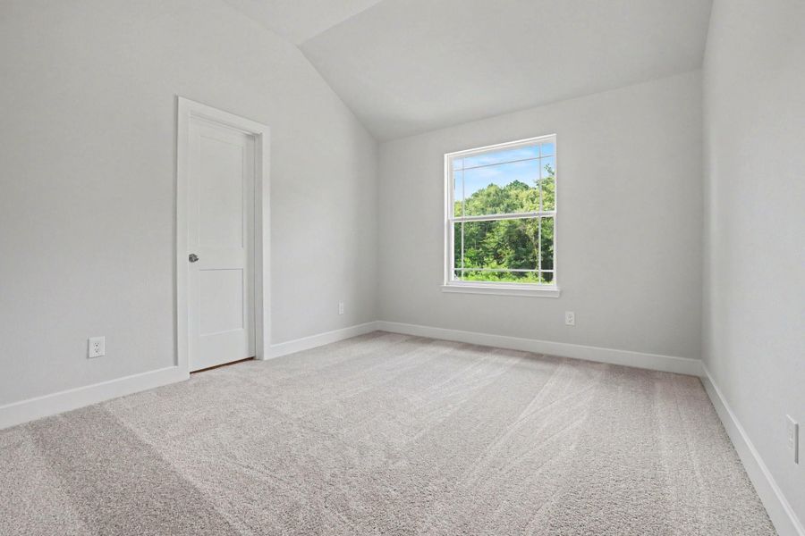 Spacious, unfurnished interior of a new home in Encino Estates, Dayton (Image 29).