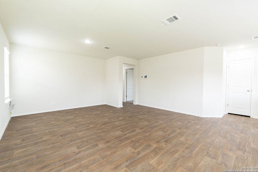 Spacious, unfurnished interior of a new home in Whisper Falls, San Antonio (Image 14). Spacious, unfurnished interior of a new home in Whisper Falls, San Antonio (Image 14).