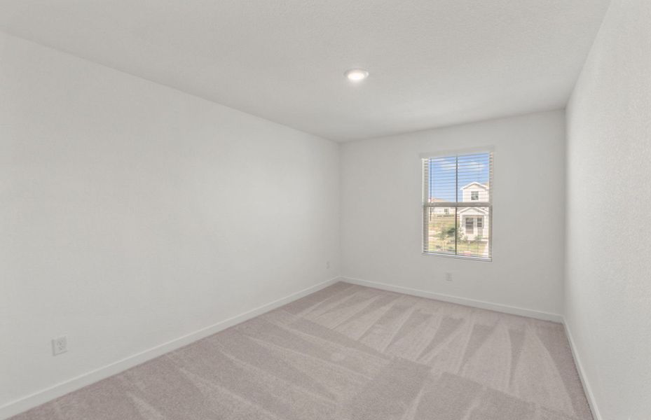 Spacious, unfurnished interior of a new home in Sunfield, Buda (Image 12).
