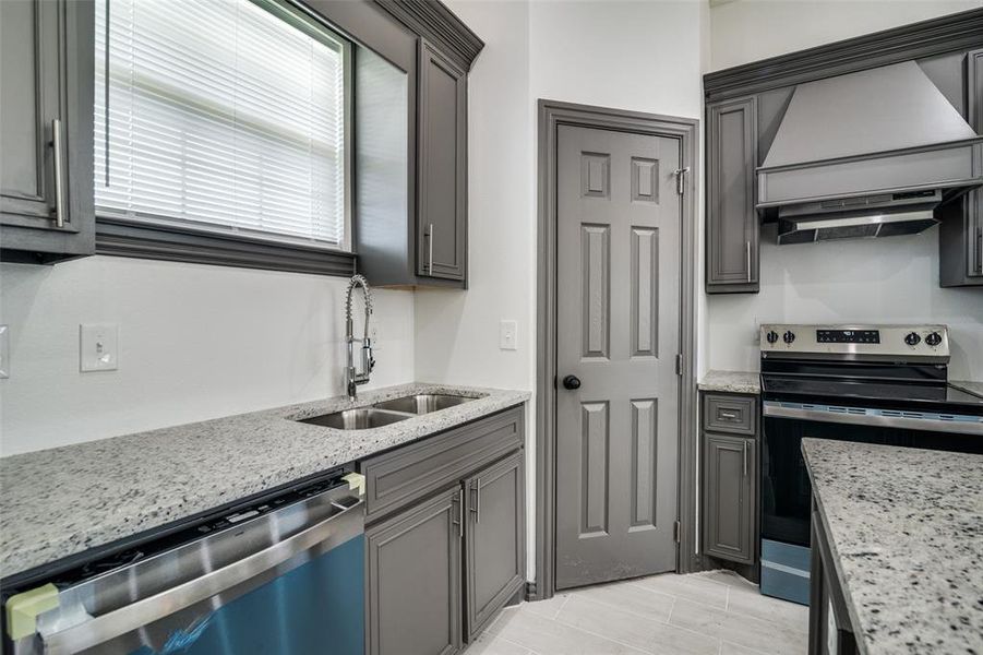 Furnished interior view inside a new home in , West Tawakoni (Image 4).