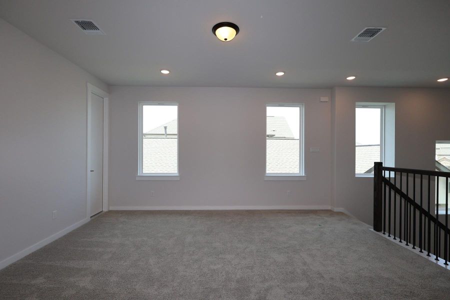 Spacious, unfurnished interior of a new home in Flora, Hutto (Image 10).