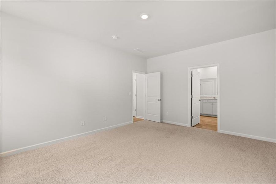 Spacious, unfurnished interior of a new home in Fairway 17 at Mirror Lake, Villa Rica (Image 35).