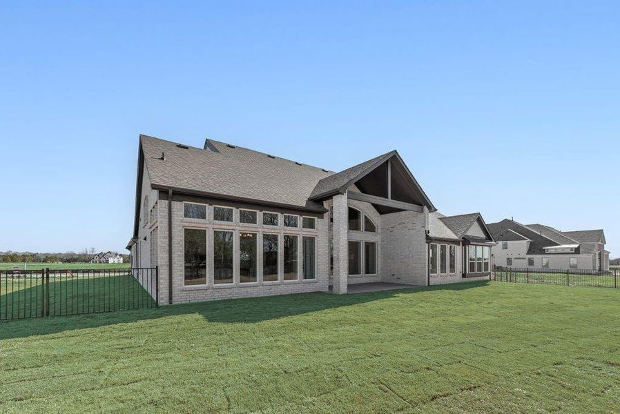 Exterior details and patio area of a home in Heath Golf & Yacht Club, Heath (Image 4).