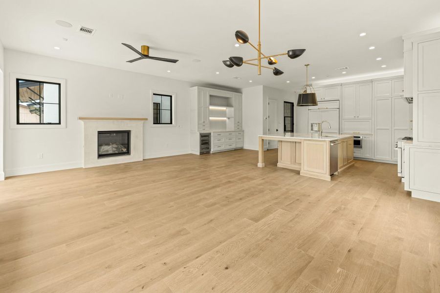 Spacious, unfurnished interior of a new home in , Horseshoe Bay (Image 28).