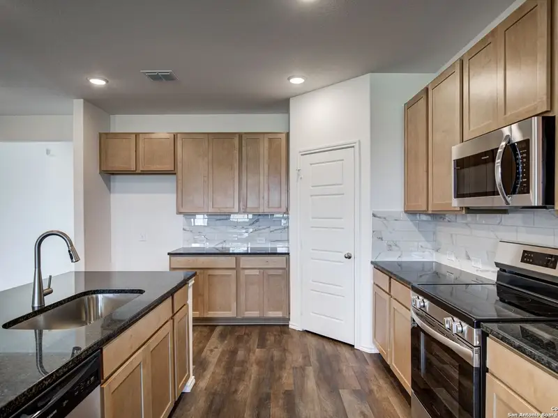 Furnished interior view inside a new home in Hannah Heights, Seguin (Image 7).