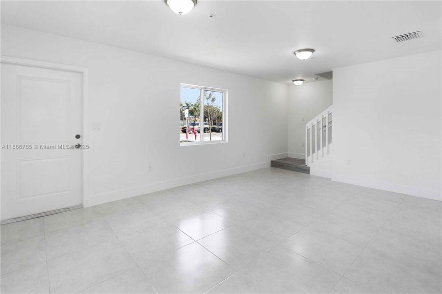 Spacious, unfurnished interior of a new home in , Miami (Image 27).