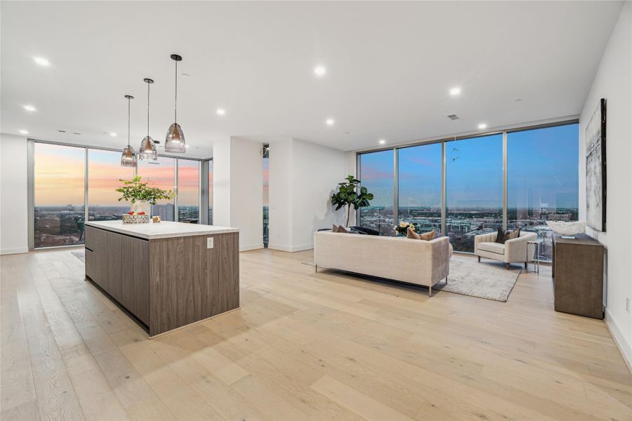 Full-length windows throughout showcase beautiful northern and western views, including The Galleria, River Oaks, and Buffalo Bayou. Full-length windows throughout showcase beautiful northern and western views, including The Galleria, River Oaks, and Buffalo Bayou.