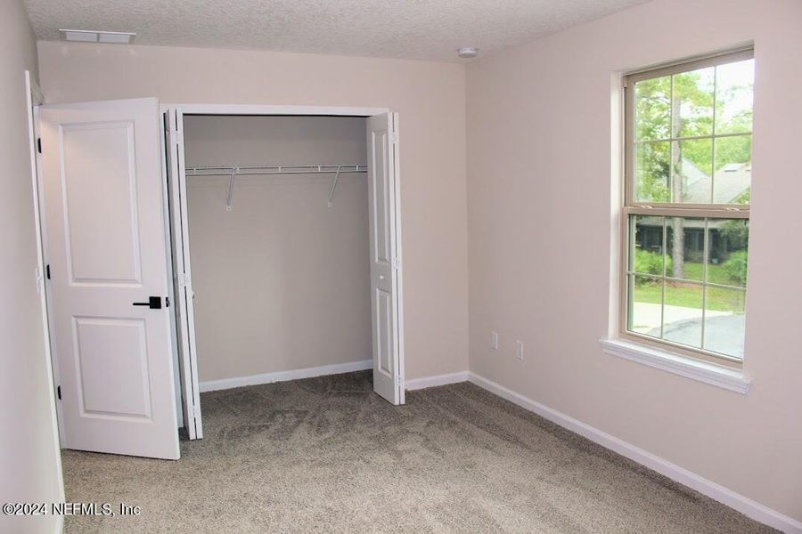 Spacious, unfurnished interior of a new home in , Middleburg (Image 21).