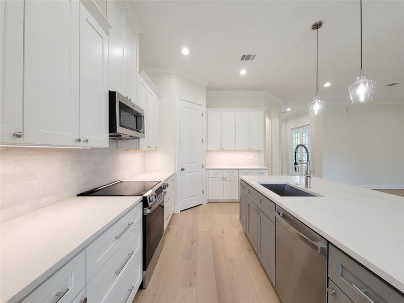 Furnished interior view inside a new home in , Conroe (Image 5).