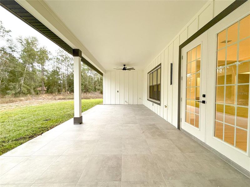 Exterior details and patio area of a home in , Dunnellon (Image 32).