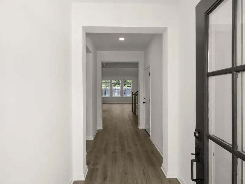 Spacious, unfurnished interior of a new home in Orchard Ridge, Liberty Hill (Image 25).