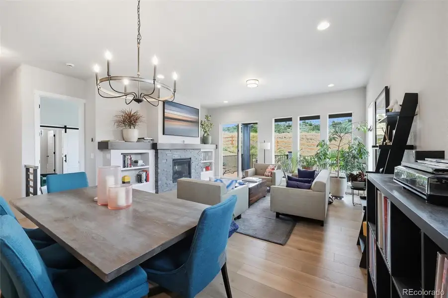 Dining Area Dining Area