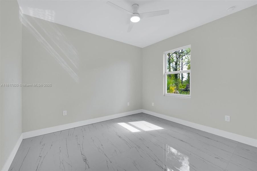 Spacious, unfurnished interior of a new home in , Lehigh Acres (Image 12).