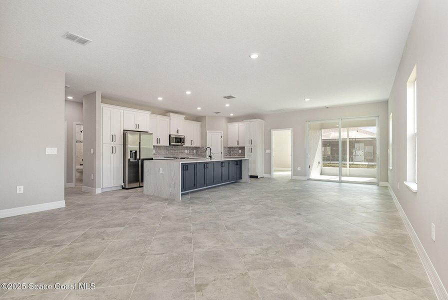 Spacious, unfurnished interior of a new home in , Palm Bay (Image 15).