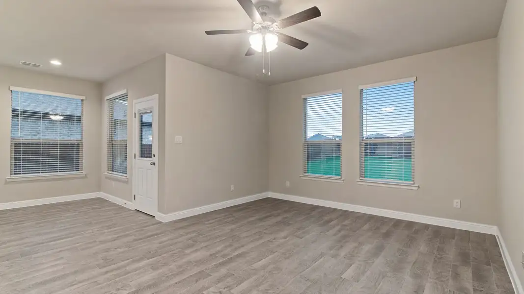 Spacious, unfurnished interior of a new home in Bluestem, Rhome (Image 17).
