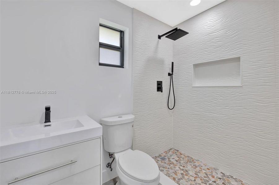 Spacious, unfurnished interior of a new home in , Miami Gardens (Image 14).